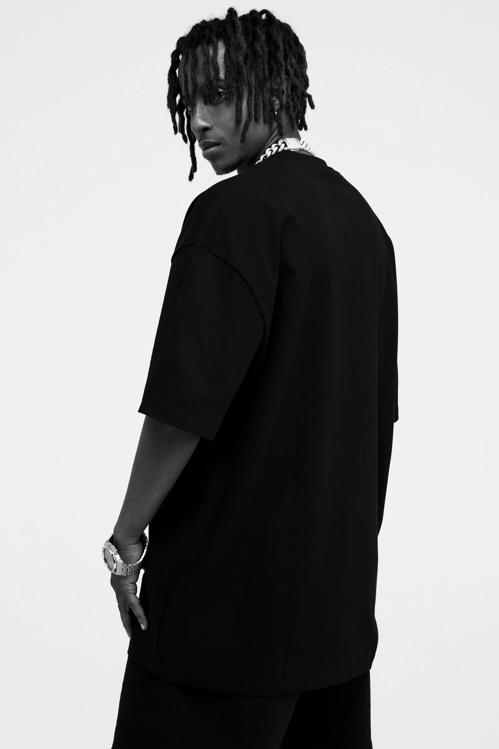 T-shirt oversize UNC Basic porté dos noir