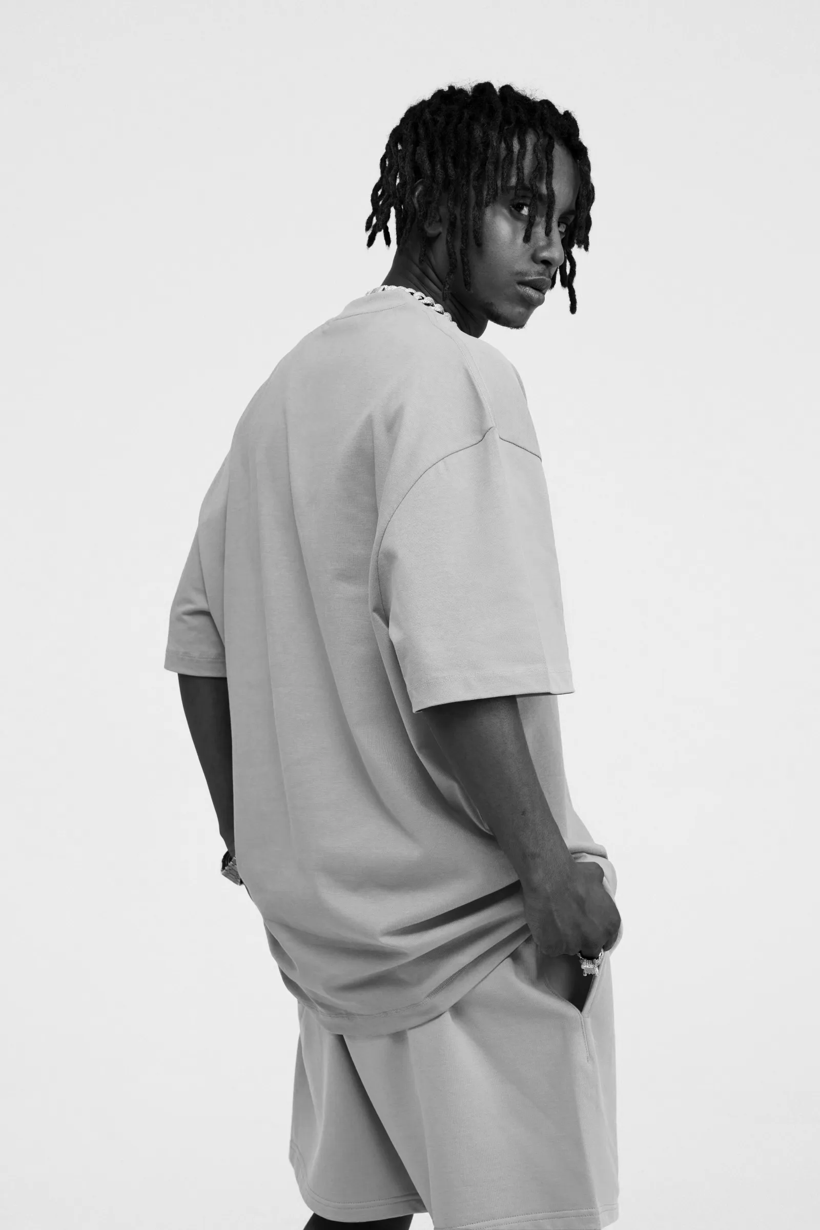 T-shirt oversize UNC Basic porté dos