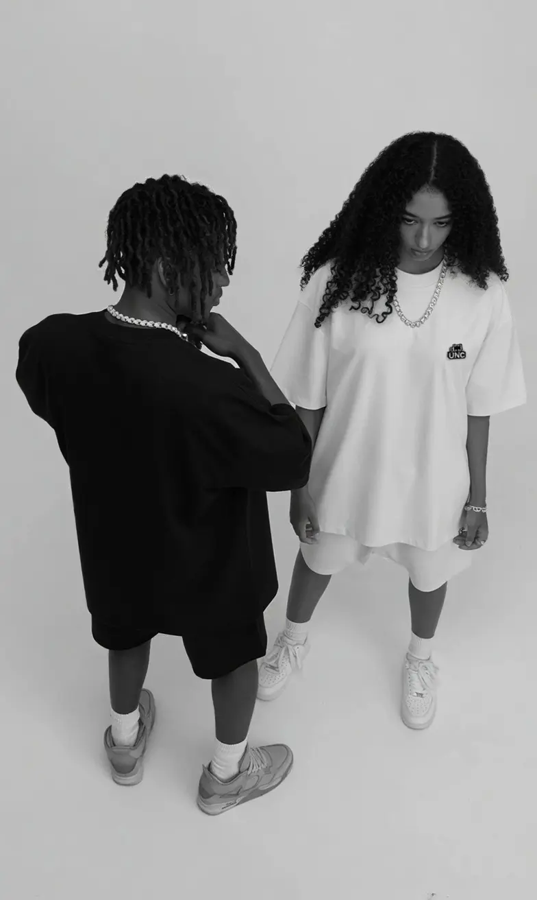 T-shirts oversize unis UNC Basic portés
